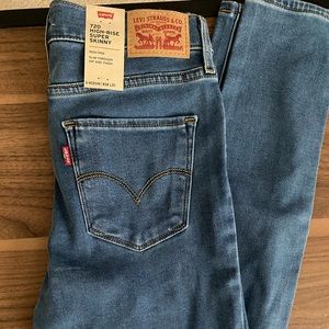 NWT Levi’s 720 high rise super skinny